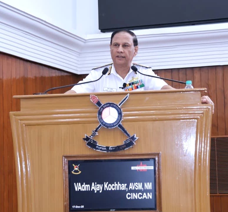 HQ_IDS_India's tweet image. Vice Admiral Ajay Kochhar, C-in-C, Andaman &amp;amp; Nicobar Command @AN_Command, addressed #TriServices officers of #HDMC21 at the #CDM, outlining the Command’s evolution, strategic significance and vision for enhanced operational effectiveness.

The interaction deepened understanding…