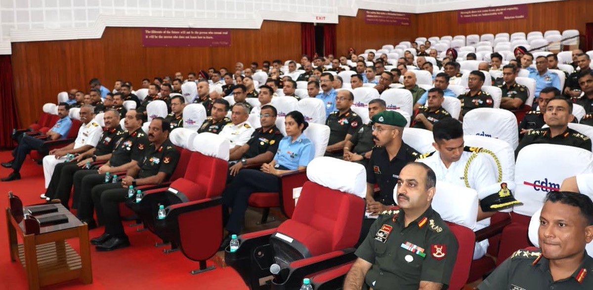 HQ_IDS_India's tweet image. Vice Admiral Ajay Kochhar, C-in-C, Andaman &amp;amp; Nicobar Command @AN_Command, addressed #TriServices officers of #HDMC21 at the #CDM, outlining the Command’s evolution, strategic significance and vision for enhanced operational effectiveness.

The interaction deepened understanding…