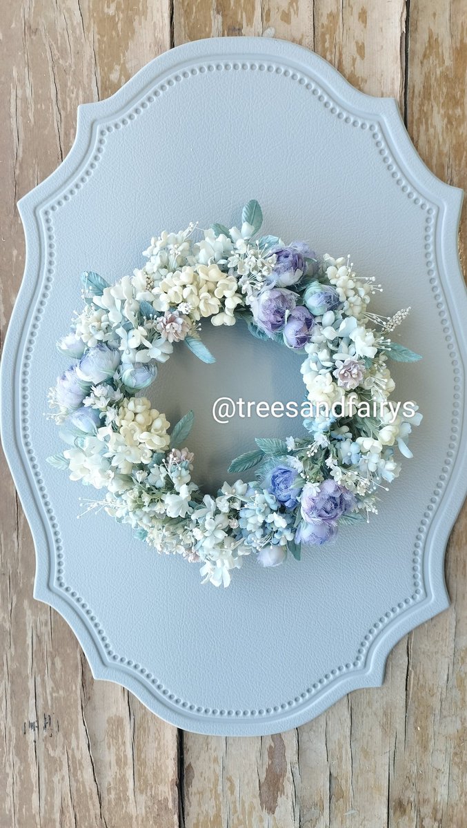 treesandfairys's tweet image. @and_eming 先生のクラスで何か月もずっと作り続けた、オーガンジーの薔薇と色んな種類の小花達の布花を、今日やっとリースにする事が出来ました🌸🌼

とても良い気分です。
エミ先生、ご指導ありがとうございます。
#布花