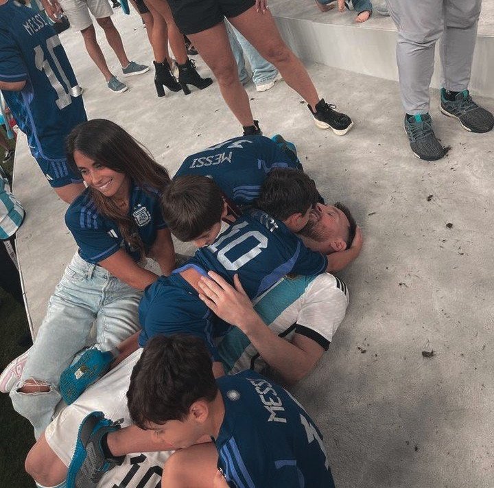 The little boy from Rosario, Santa Fe.. has just pitched up in heaven, he climbs into a galaxy of his own.. he has his crowning moment.
Lionel Messi has shaken hands with paradise
3 سنين على أعظم لحظة ف تاريخ الكورة ❤️