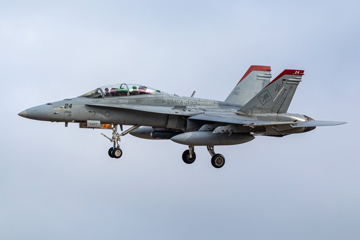 AKM_7D's tweet image. 2025.12.18 厚木基地
VMFA-232 "Red Devils" WT24,WT06

最後はもう少し光が欲しかった😢

#厚木基地