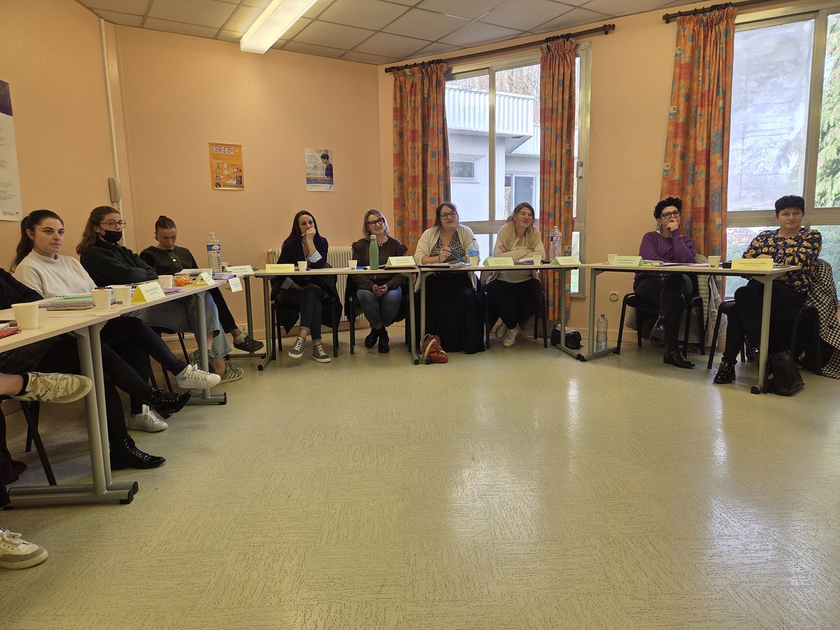 #Mayenne Table ronde ce matin entre <a href="/admd_53/">ADMD Mayenne 53</a> et #Jalmalv53 à l’initiative de l’équipe mobile de soins palliatifs du Centre-Hospitalier Nord-Mayenne.Rencontre avec les élèves aide-soignants #IFAS 
Des échanges constructifs et respectueux sur la #FinDeVie 
#LibreChoix <a href="/ADMDFRANCE/">Mourir dans la Dignité</a>