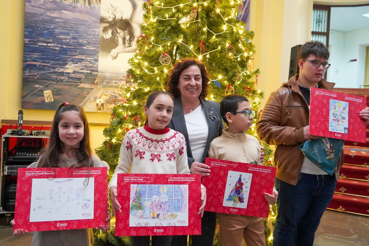 🎄 La <a href="/dipcas/">Diputació de Castelló</a> premia el talent creatiu i nadalenc de l'alumnat de la província participant en el XV Concurs de Postals Nadalenques.

(1/3)