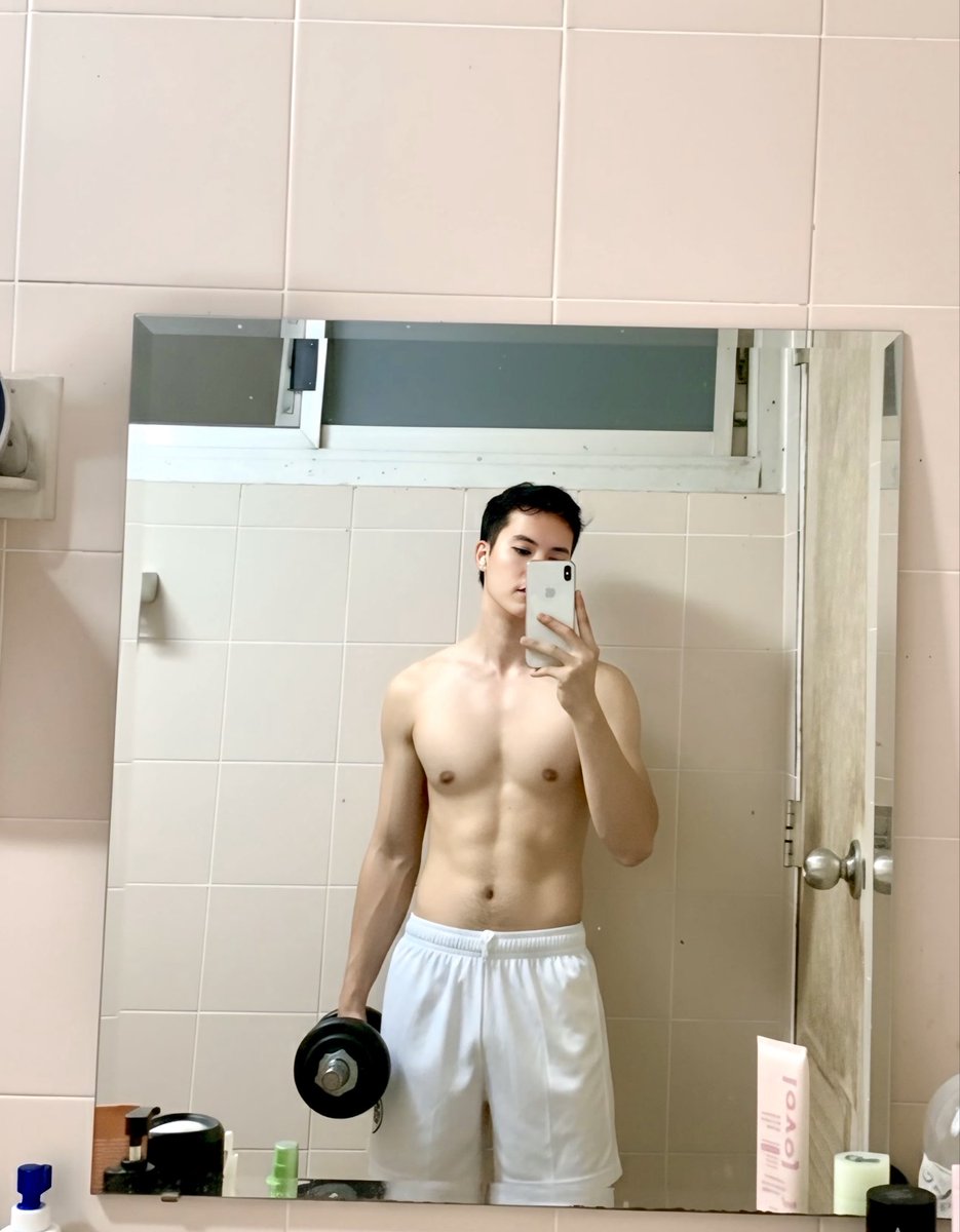 Aarm1111's tweet photo. หน้าไม่ดีชั่งมันขอหุ่นแบกหน้าไว้ก่อน😄 #รังสิ�� #มอเกษตรบางเขน #หัวหิน #เรียลชาย #รัชโยธิน #เพชรบุรี #ลาดพร้าว #ออกกําลังกาย https://t.co/F1ZKD3Jv5P