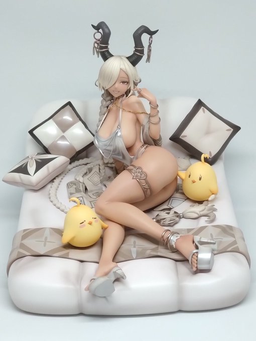 運送業界がてんやわんやだからなのか発売日からかなり遅れて届いた尾張
台座からはずせない?のは残念だけどたまんねぇ造形だぜ🤤 