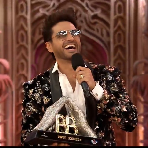 Public Voted &amp; Public came to see their winner #GauravKhanna ,lifting #Biggboss19 trophy

Wohooooo🥳🥳🥳🥳🥳
TRP 2.2 🔥🙌🏼

After a long time, Bigg Boss witnessed this finale TRP, thank u Gaurav Khanna

"By the People For the People"