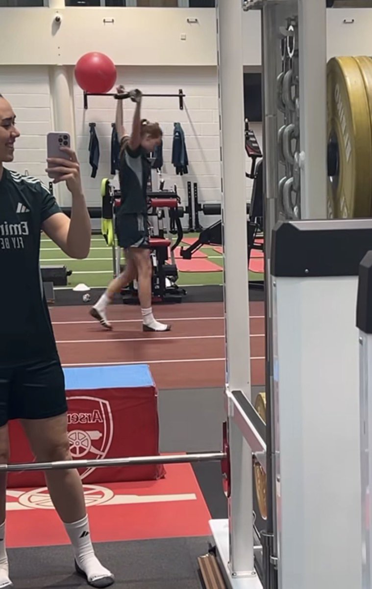 katie reid off crutches!!!! yes my baby goat!!