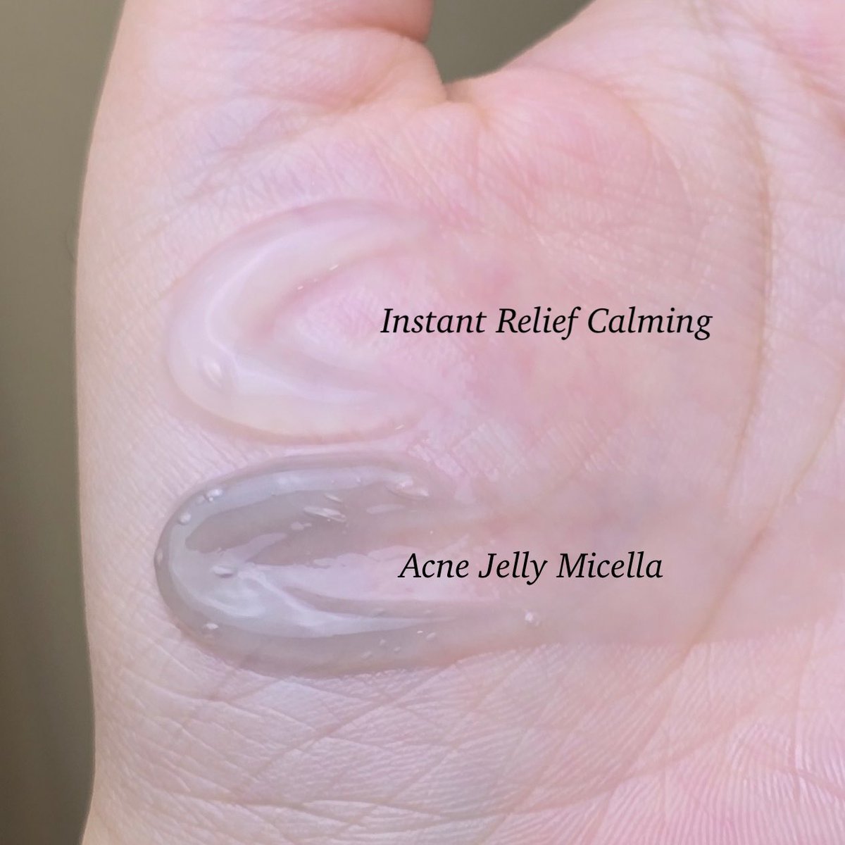 มาอวยไอเทมน้องใหม่แบรนด์ bissiq ที่เหมาะกับคนผิวมัน มีสิว ต้องคู่นี้เลย 💚 
 ◡̈ คลีนซิ่งเจลลี่ดำ : ล้างเมคอัพแบบไม่ง้อสำลี คลีนได้ล้ำลึกทุกรูขุมขน เมคอัพหลุดง่ายมากก ล้างออกแล้วผิวนุ่มเด้งด้วย
 ◡̈ มอยส์เจอร์ไรเซอร์เจล : เป็นเนื้อเจลที่ทาแล้วรู้สึกสบายผิว ลดระคายเคือง ลดผิวแดง