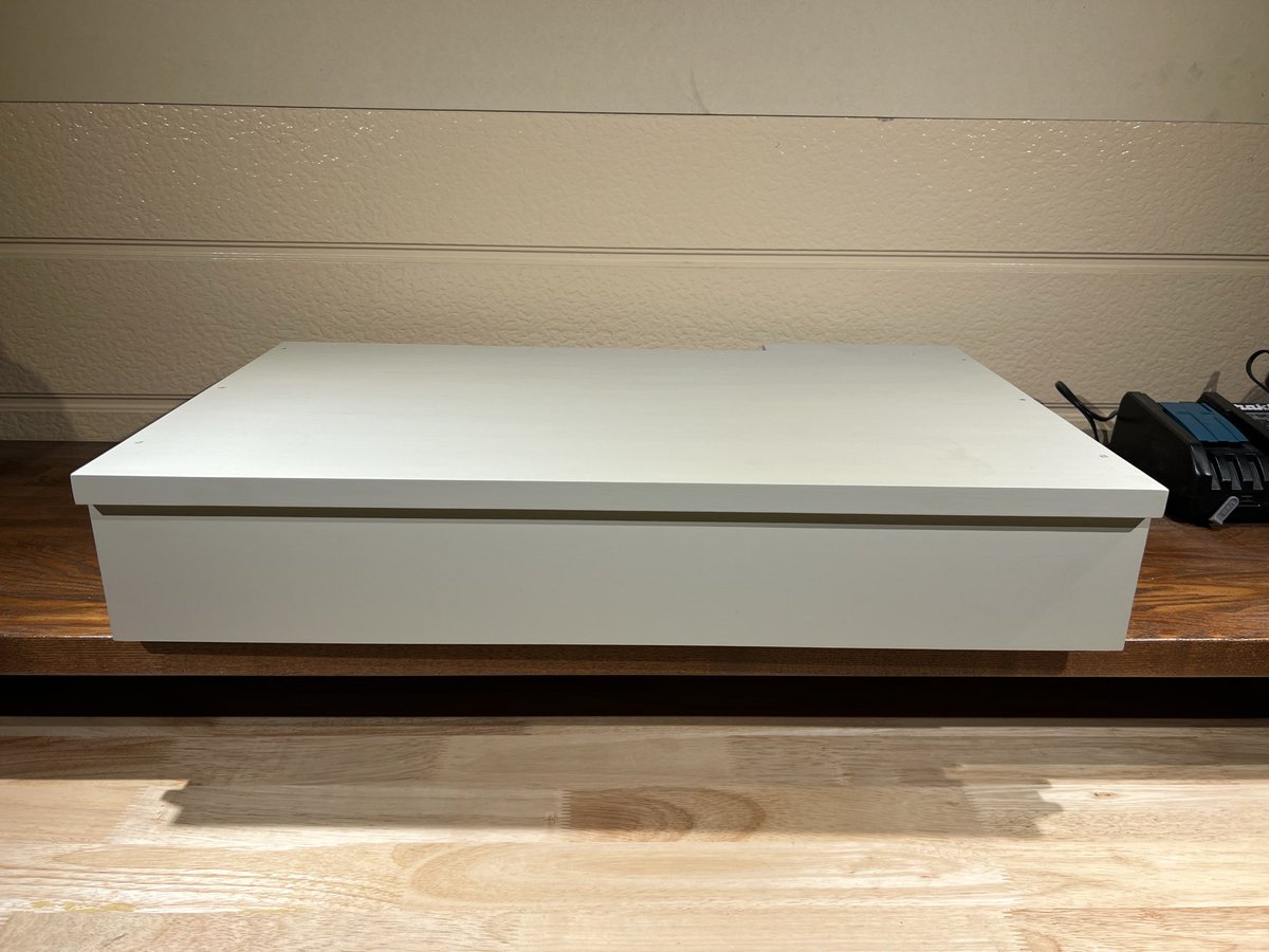 本日完成の嵩上げ引き出し🗃️
以前ペイントのMOTOブースとスリムラックをご購入のユーザー様からのご依頼
ボディカラーはヘンプベージュで引き出しフチはモルタルグレー
MOTOブースとスリムラックを乗せる特注ワイド仕様となります