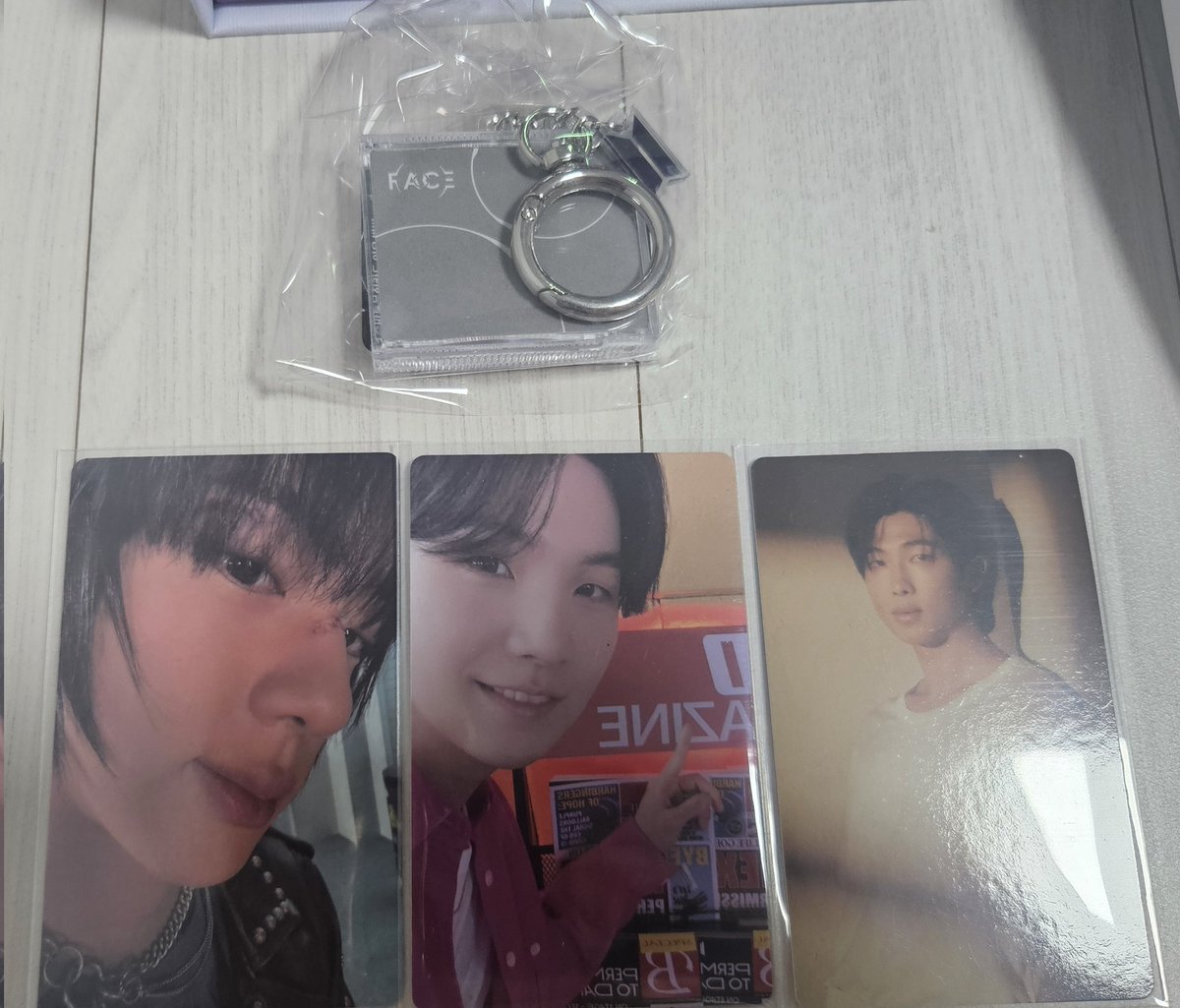 - 에코 위버스 특전포카
- 퍼투댄 딥디 특전포카 (슈가)
- 캡슐앨범 페이스키링
- 캡슐앨범 포카 (알엠)

배송비 제가 부담합니다~~~ 참여수 저조해도 당발해요
