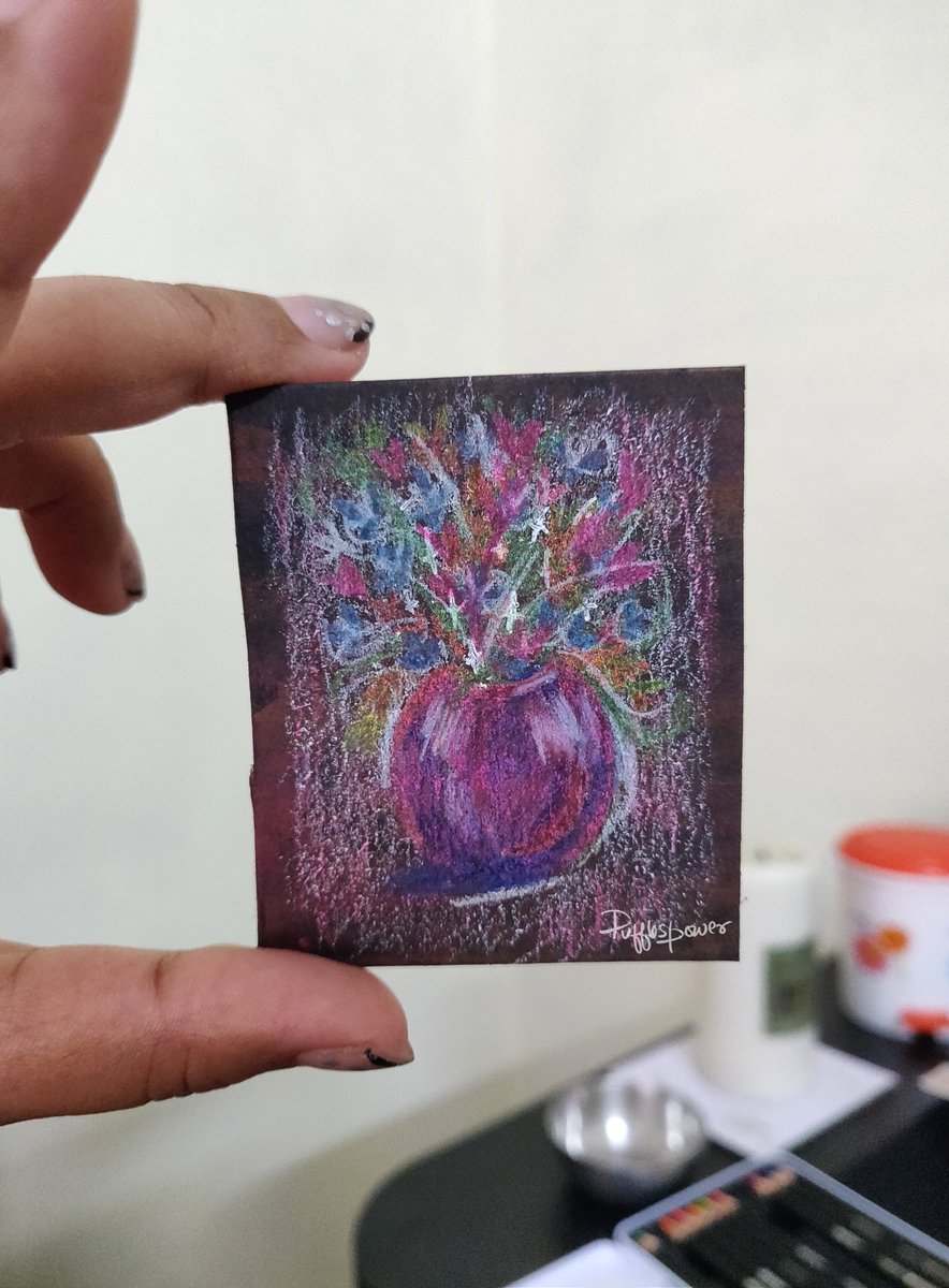pufflespower's tweet photo. Flowers, vase, and neon color pencils.
#art #sketch https://t.co/e9NFZztjEa