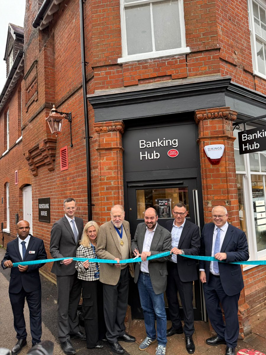 devlinjj's tweet image. Pleased to be at the opening of the  new @Billericay Banking Hub with Richard Holden MP. Lots of hard work for both of us in getting one here but it was worth it.