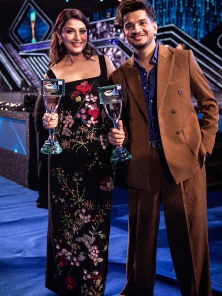 YAYYYYYY!! 🥹🏆✨

#MunawarFaruqui shines once again as he wins Best Anchor (Male) alongside Sonu Ma’am for PPP at the 25th ITA Awards 2025 🔥

From debut to winning hearts and awards — what a proud moment 👑
Truly well-deserved 💗
The journey has just begun ✨🚀

~ PPP