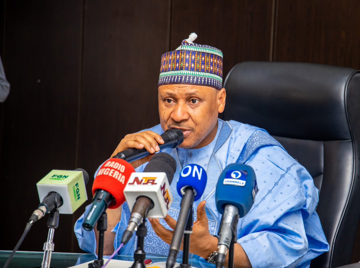 voiceofnigeria's tweet image. Minister of @FMINONigeria Mohammed Idris says Nigeria has adopted a new public communication strategy, shifting from periodic press briefings to direct engagement with service-delivery ministries to help citizens better understand reforms and their benefits.

#PublicCommunication