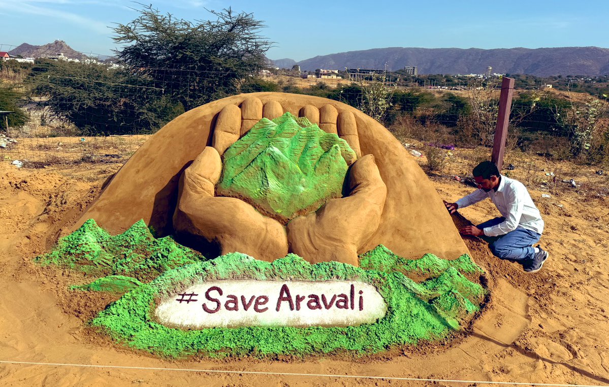 खूबसूरत संदेश <a href="/sandartistajay/">Ajay Rawat Sand Artist</a> का
अरावली की गोद में ही साकार हुआ है यह दृश्य
अरावली को बचाना आज की जरूरत है 
#SaveAravalli #SaveAravali