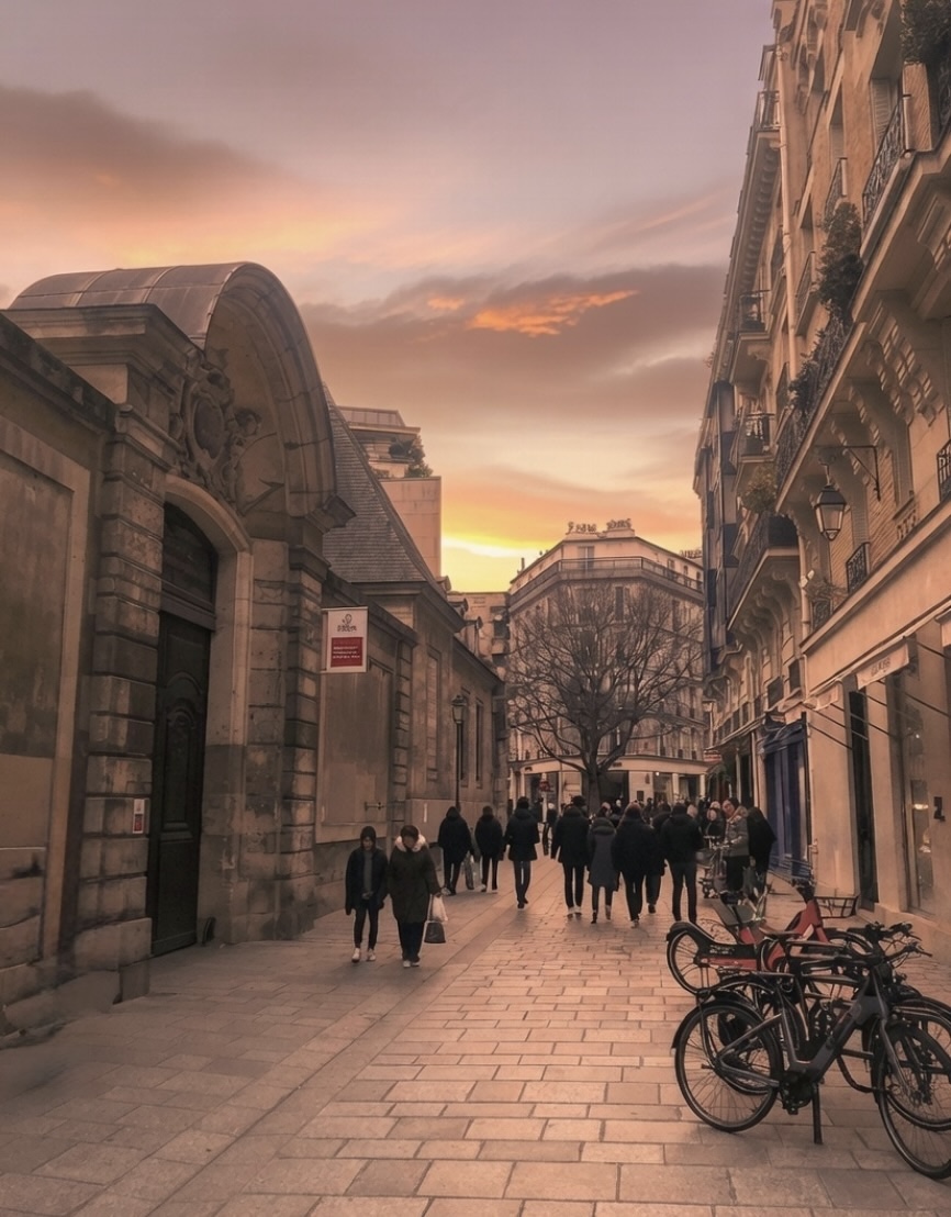 focusonparis's tweet photo. Thoroughfare Thursday: once noisy with cars, this Marais street has been transformed into a pedestrian haven. #architecture #streetsofparis #photography https://t.co/IUo9XJFImU
