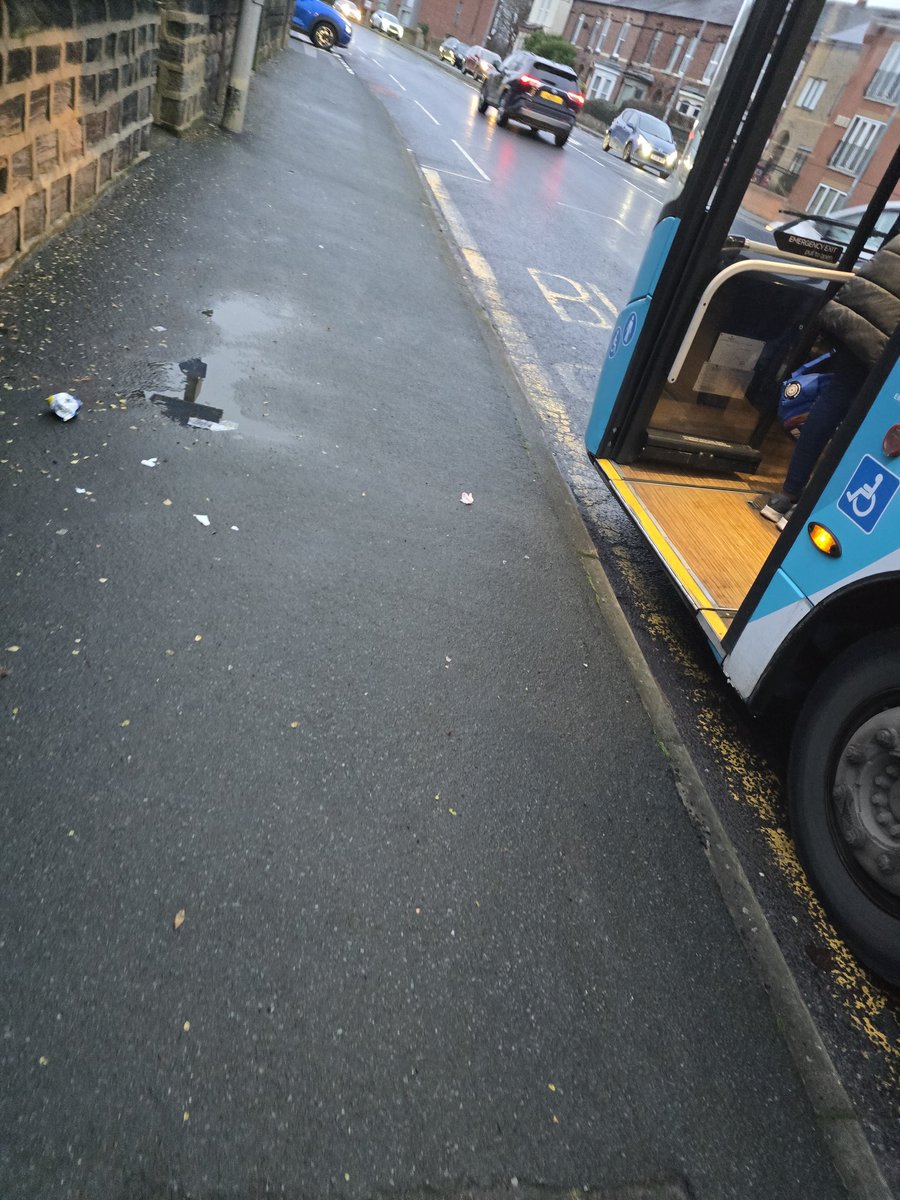 hammerhan28's tweet photo. @arrivayorkshire It is always when they're heading towards kettlethorpe/crofton. I'm not telling on certain drivers as it is practically everyone. I get they stop at the actual stop but it is a nightmare for those turning left out of the junction, especially if they're having to wait a short time https://t.co/Wa0wwC2Sdt