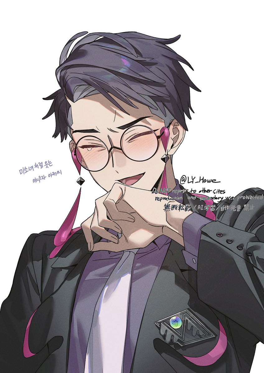 Lemme translate this—as someone who loves helping people! It says, “a yakuza  guy smiling like a cute anime girl.” in korean. Wow, Philippe. You knew  exactly what this said before you RT'd, image size:848x1200