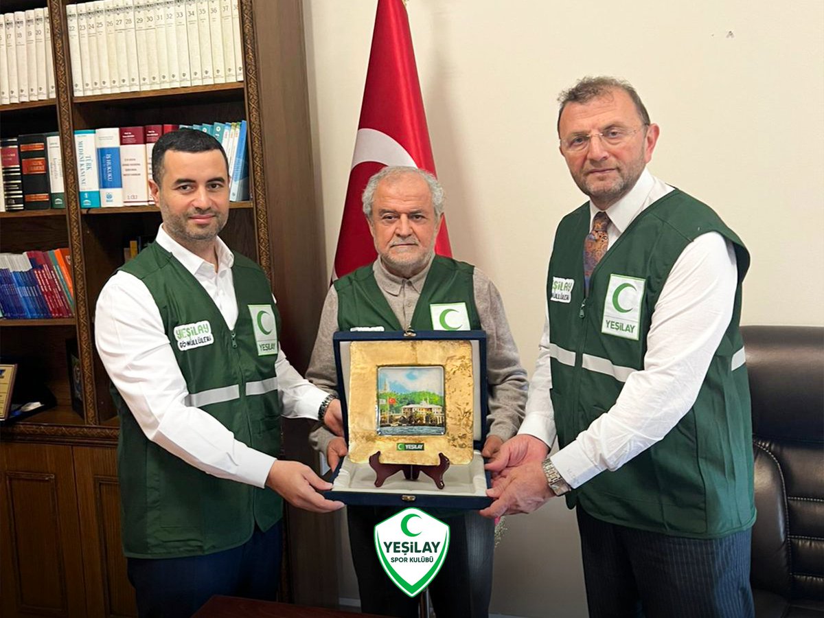 Yeşilay Spor Kulübü Başkan Yardımcısı Hasan Siret Albayrak ve İdari ve Teknik İşler Direktörü Mustafa Doğru, İstanbul Sabahattin Zaim Üniversitesi Mütevelli Heyet Başkanı Özkan Göksal’ı ziyaret etti.

Gerçekleştirilen ziyarette, sporun toplumsal etkisi, gençlere yönelik projeler