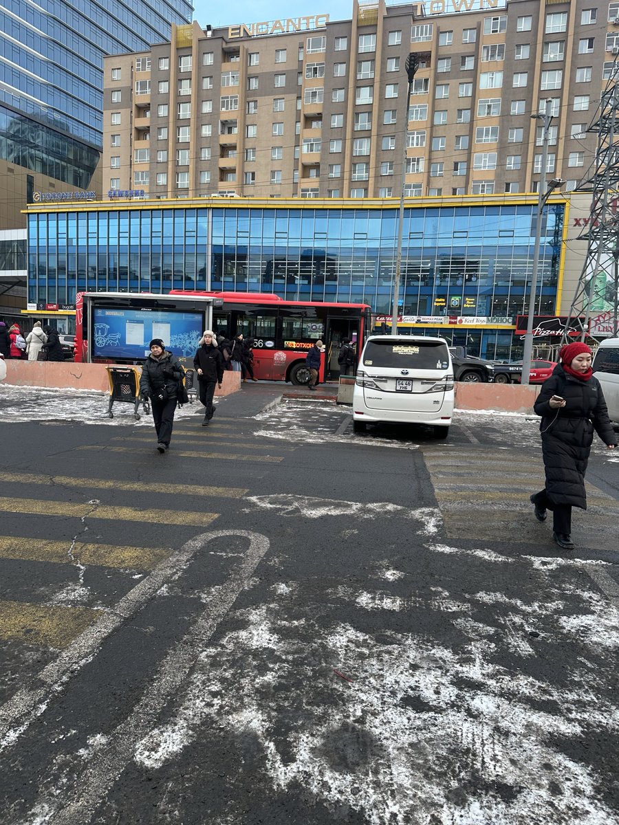 Автобус маань олдвол их амар юмаа уг нь. Шангрилагаас Энканто руу суп гээл хүрээд ирлээ. 1000 төгрөг АТМ кардаараа уншуулчлаа.