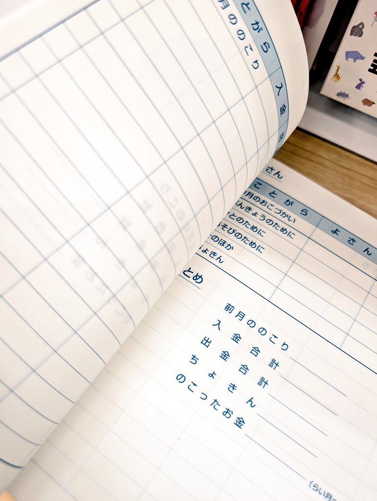 児童書たんとうSです😄 さすがクリスマス前⭐️賑やかな店内です