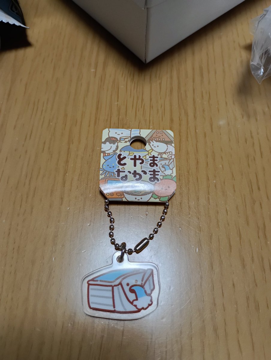 家族の富山みやげ。
黒部ダムだと思うけど、水吐いてるのめっちゃいいな