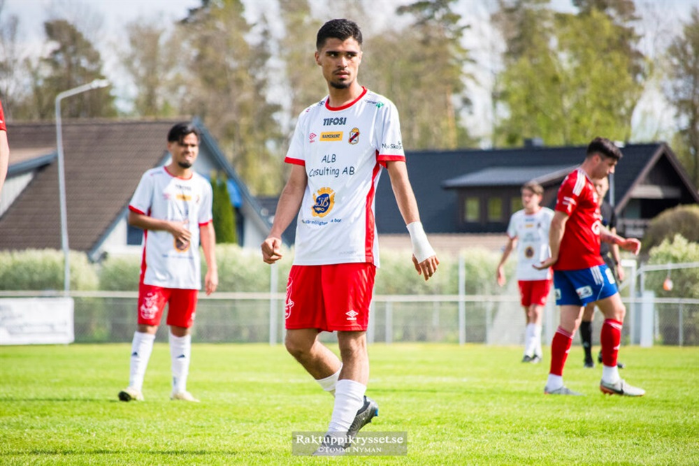 Nyhet TFK Herr -  Yasar fortsätter i TFK: Foto: Tommi Nyman

Med sina nio mål blev Yasar Ghafori TFK:s främsta målskytt i seriespelet. Och förhoppningsvis väntar ännu mer av den varan – 16-åringen har nämligen gett klartecken för fortsatt spel på… dlvr.it/TPtTC8