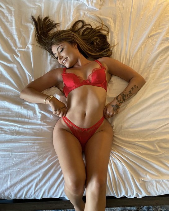 Je te nude gratuitement 🥵si tu veux pour toujours chaque jour et je donne accès à mon groupe VIP 😍tu imagines mon groupe VIP que des trucs hot et des copines en plus je veux juste un truc en retour ☝️
Si tu es intéressé t.me/olivia69m ou dm moi c'est urgent