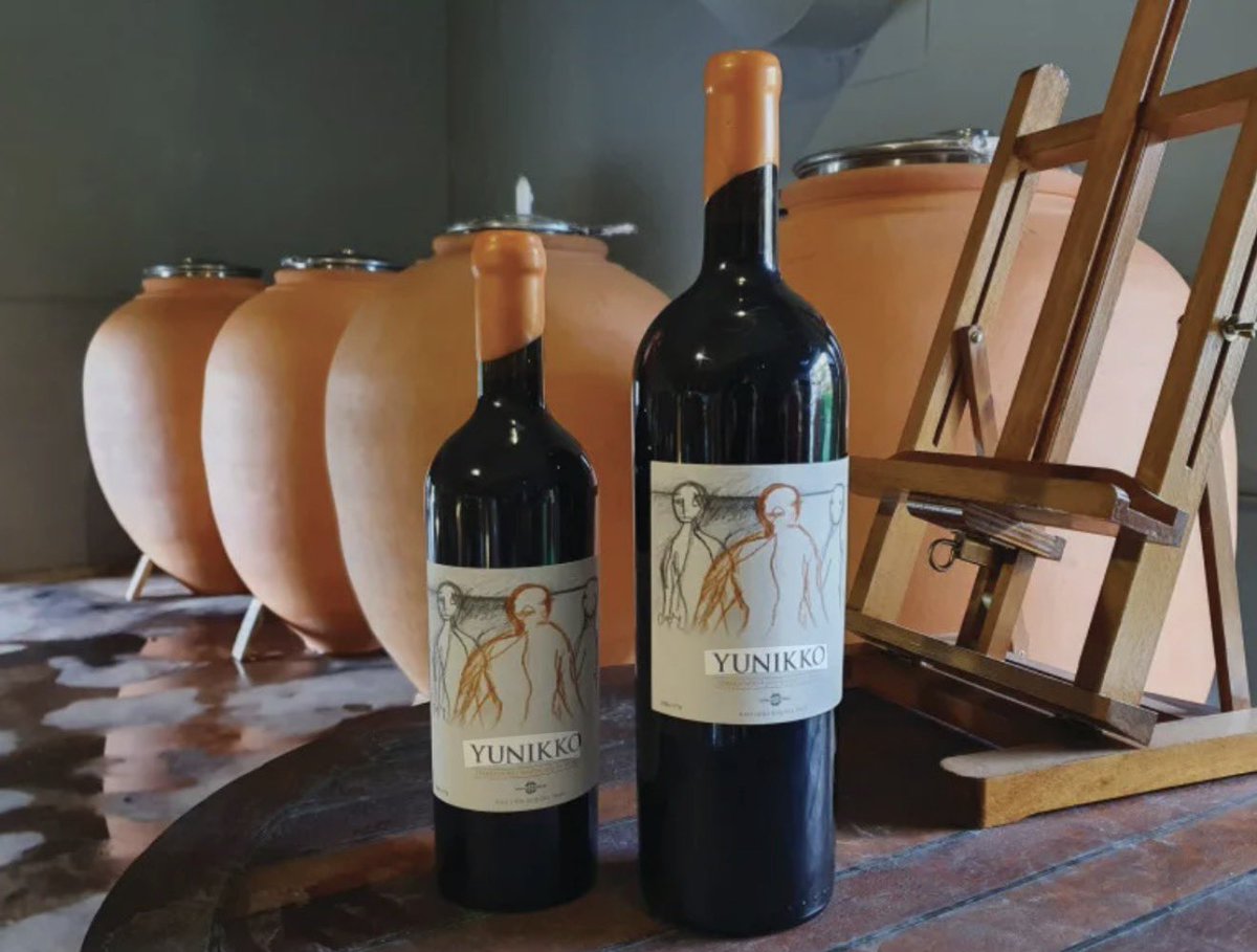 Solomonsimon's tweet image. Welcome back to The Kosher Terroir – 
Light a candle and pour a glass—this is the story of a Sephardic family reclaiming Spanish terroir through kosher wine, one amphora at a time. We head to the high hills outside Valencia with Armando Caracena-Molco of Viña Memorias to taste…