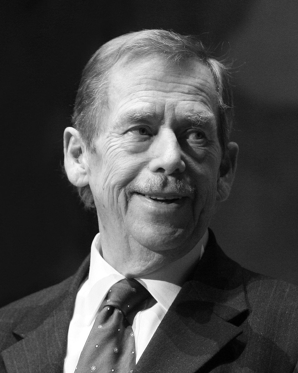 Forum 2000 tweet media