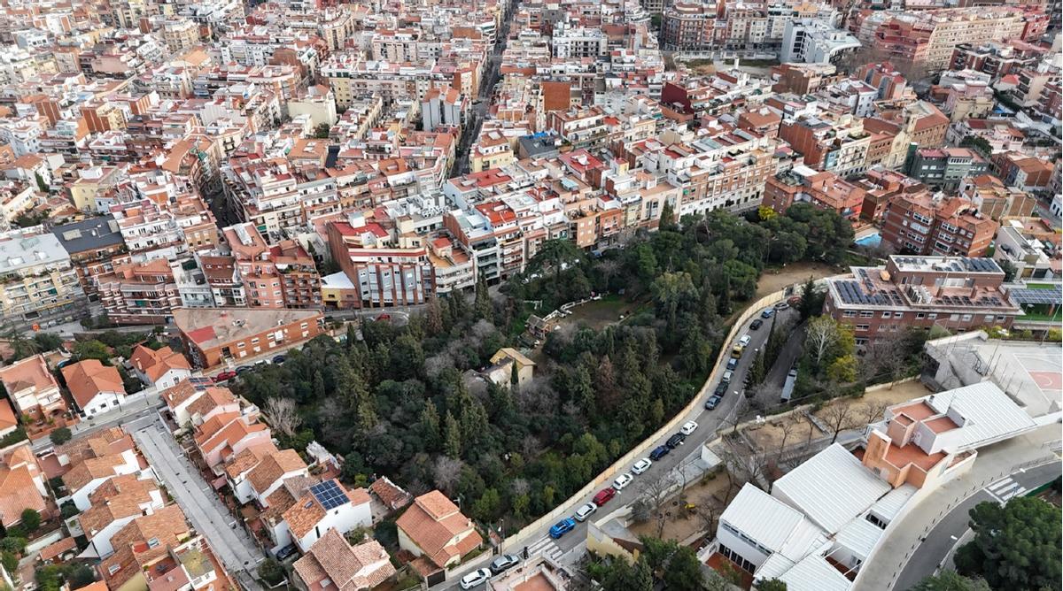 La finca d'Horta Guinardó es coneix com la Selva. Una hectàrea de verdor en una ciutat on falten tota mena d'espais verds

Per culpa del sr Franco Rabell, regidor del districte pel PSC, aquest parc acabarà sent una residència d'avis. Els veïns demanaven parc públic 
<a href="/LluisRabell/">Lluís Rabell</a>