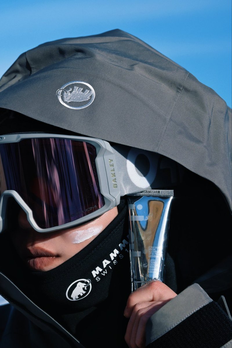 iLab101's tweet photo. Conquer the slopes, forget the goggle tan. ❄️  

Built for extreme outdoor | SPF50++++ high-altitude protection. Shields against UV, blue light &amp; infrared — no reapply needed all day on the mountain.  
#skiskinscare #SnowSunscreen #iLab #MountainProtection https://t.co/OuR9AjcWFS