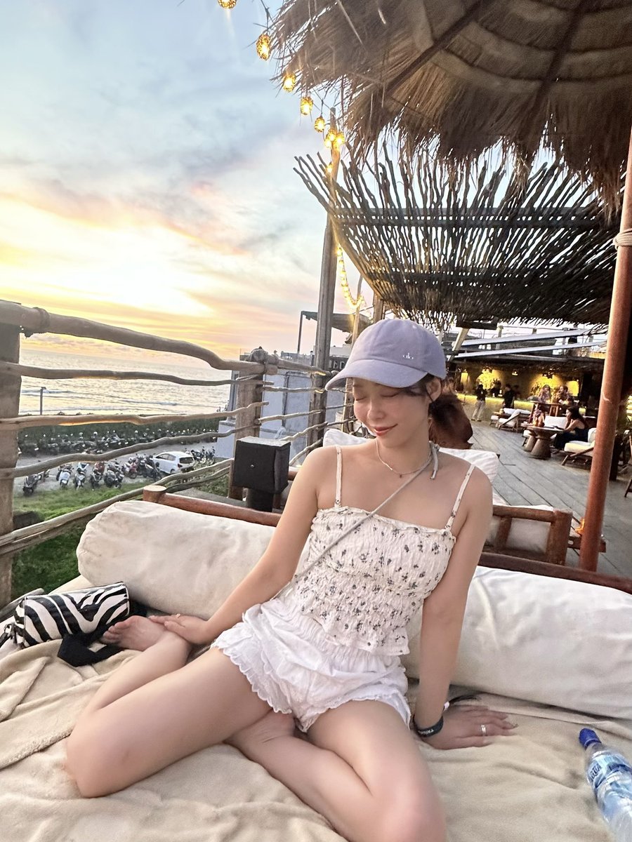 えりすこ tweet media