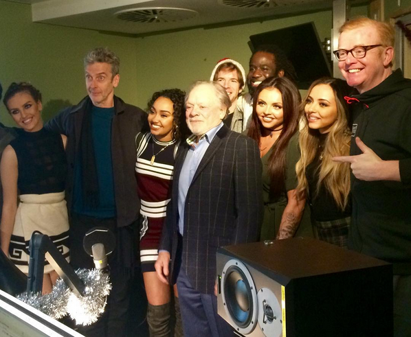 brinatello's tweet photo. #ThrowbackThursday (December 18, 2015): #PeterCapaldi was a guest on #TheChrisEvansBreakfastShow on @BBCRadio2. Other guests were #DavidJason (#StillOpenAllHours), #QuentinTarantino (#TheHatefulEight) and music guest @LittleMix. Peter discussed the #DoctorWho #Christmas special. https://t.co/MlcIwzYROG