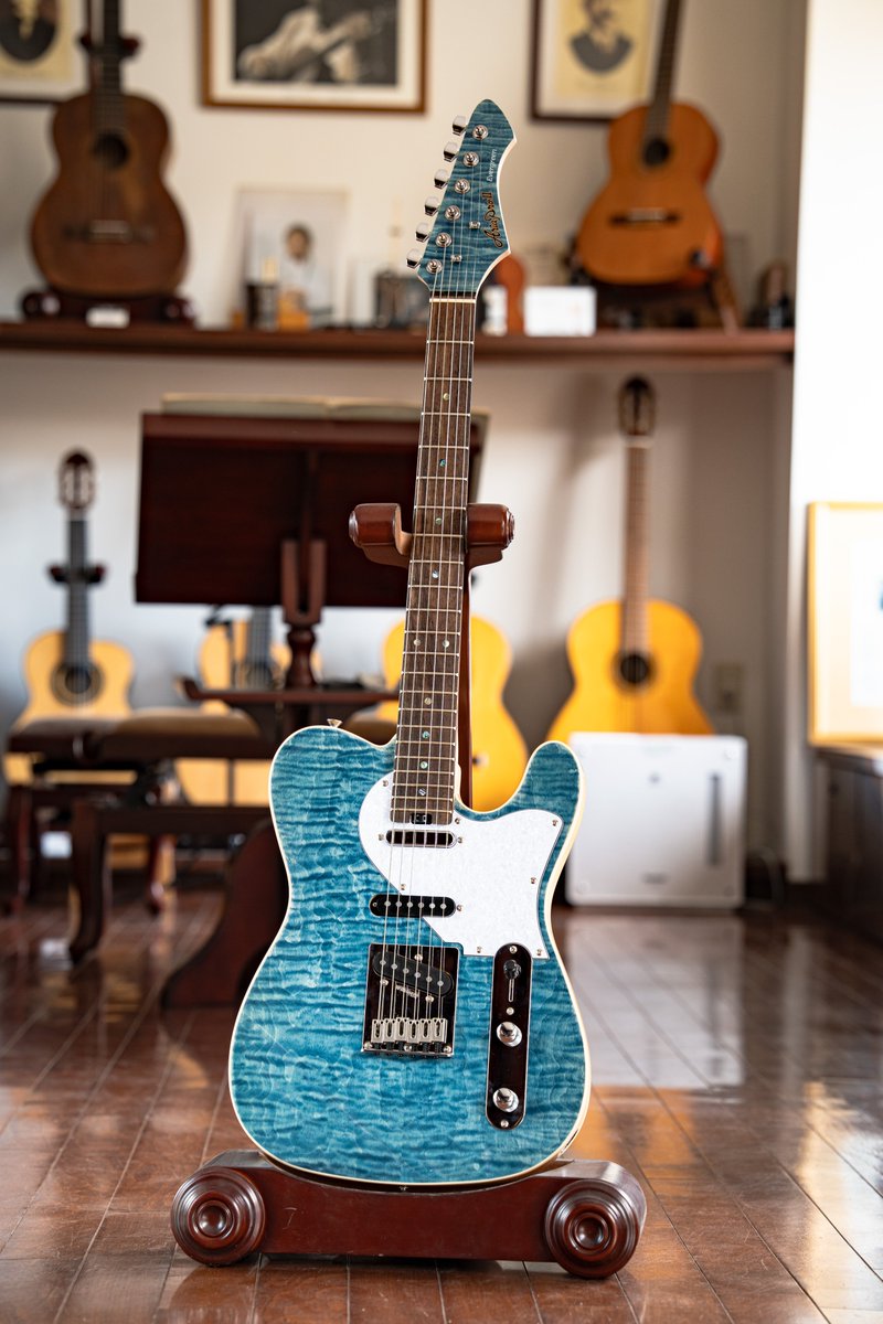 Aria Pro II 615-AE200 LRBL(Lorelei Blue) フレイムメイプルに鮮やか