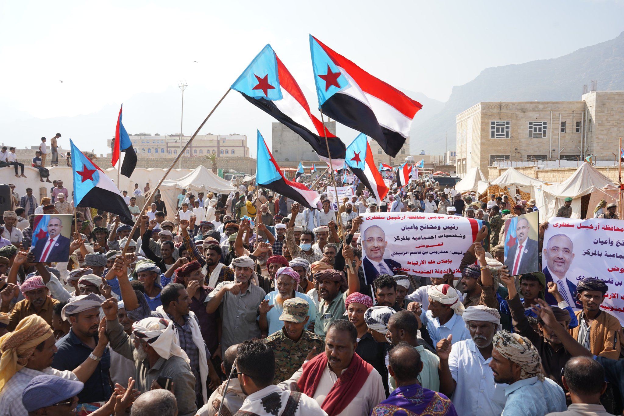 أبناء سقطرى يواصلون الاحتشاد في مخيم الاعتصام المفتوح للمطالبة بإعلان دولة الجنوب العربي #الامم_المتحده_الجنوب 