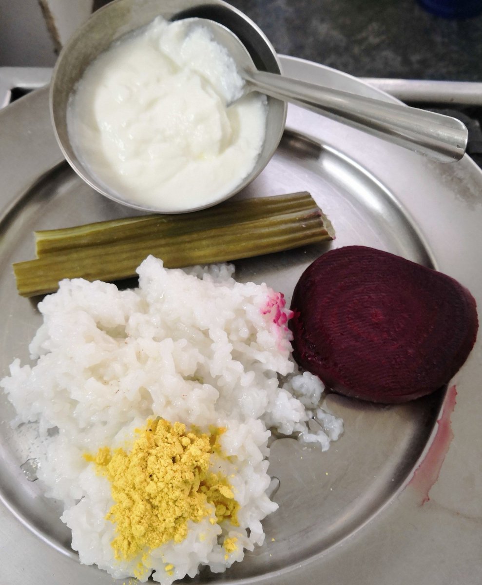 w_karve's tweet image. #frugal #food #pune 
Toop Meeth Metkut Bhaat + Beetroot +Drumsticks + Curd
