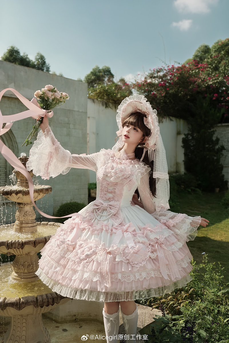♡Rii♡ 愛をかたちにしたフリルとリボンで綴る、ロマンティックなクラシカル
