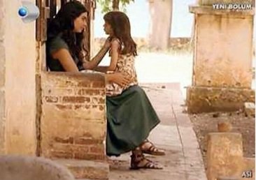 Anne kızlı 
#TubaBüyüküstün /#Asi