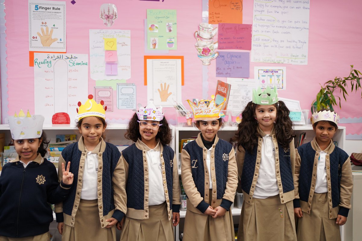 إنَّ الذي ملأَ اللغاتِ محاسنًا
جعلَ الجمالَ وسرَّهُ في الضادِ
في 18 ديسمبر نحتفي بيوم اللغة العربية، لغة هويتنا وثقافتنا، وانطلاقًا من رؤيتنا في تقديم تعليم عالمي المستوى بهوية عربية وإسلامية، نعتز بلغتنا العربية ونعمل على ترسيخها ضمن مجتمعٍ تعلّميٍ رائد يتّسم بالاستدامة