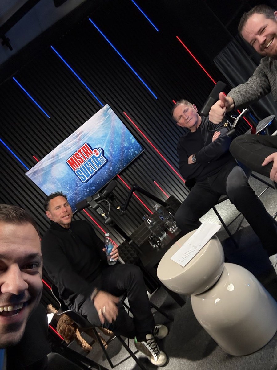 StopBarazi's tweet image. Včerejší podcast a velký rozhovor s prezidentem ČSLH panem Hadamczikem! Na téma baráže nebyly žádné dlouhé řeči kolem, ale jasně několikrát zopakoval, že je za přímý sestup a postup! A další zcela korektně probrané téma baráže!