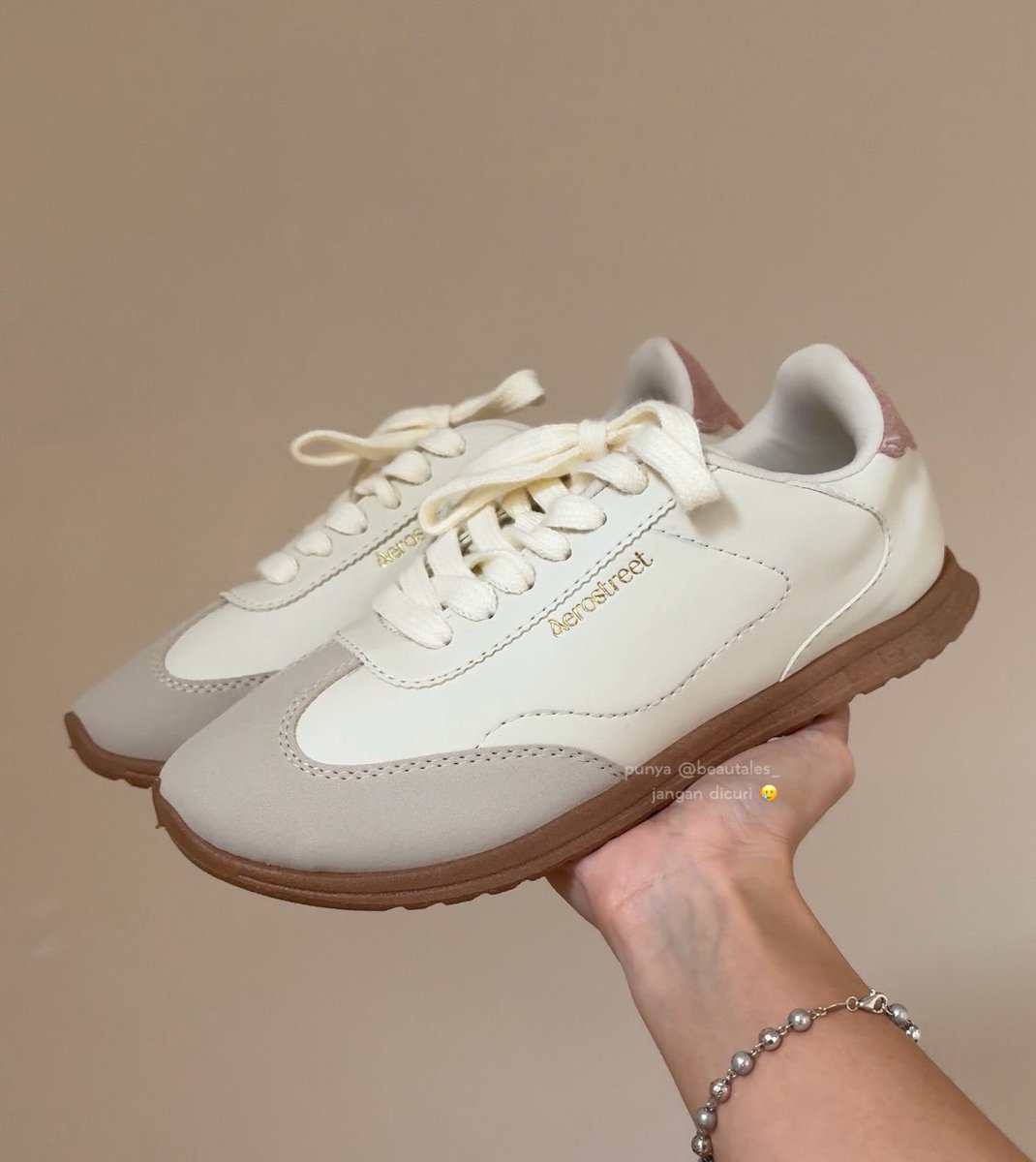 and Aerostreet… their very affordable shoes are NOT IMPORTED from China 

made by a factory in KLATEN!!! yang para pekerjanya orang Indonesia juga ❤️