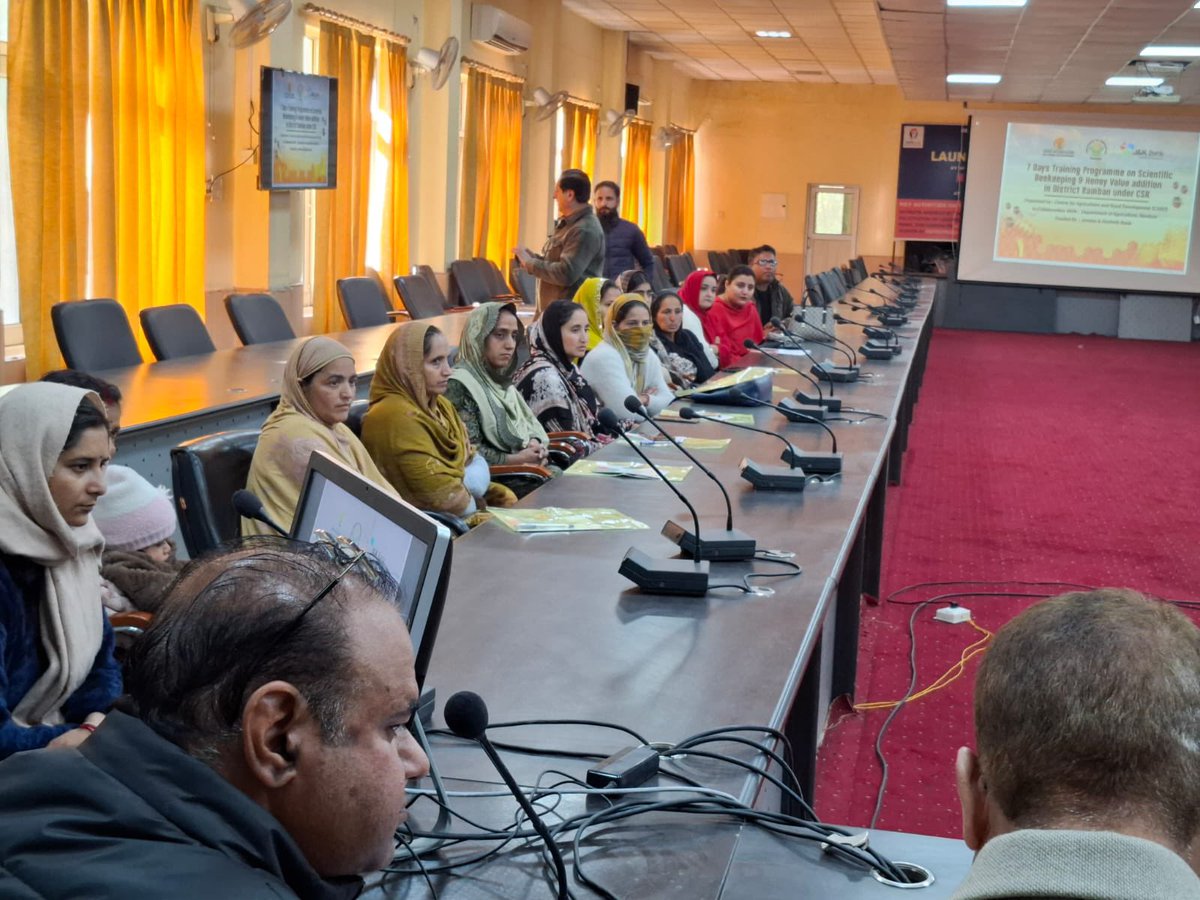 Card_Agri's tweet photo. 🐝 A 7-day #CSR Honey #Entrepreneurial Training (18–24 Dec 2025), funded by J&amp;K Bank and organized by CARD with the Dept. of #Horticulture, was inaugurated by the Deputy Commissioner, Ramban. 35 participants are being trained in scientific #beekeeping and GI-tagged Sulai Honey. https://t.co/Bt9HWhHleg
