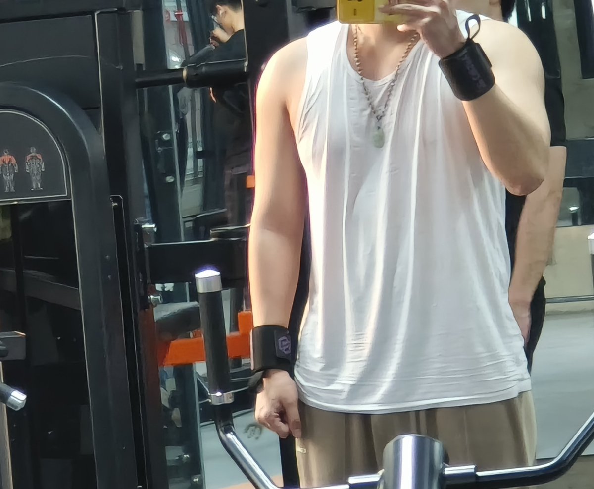 又吃胖了 tweet media