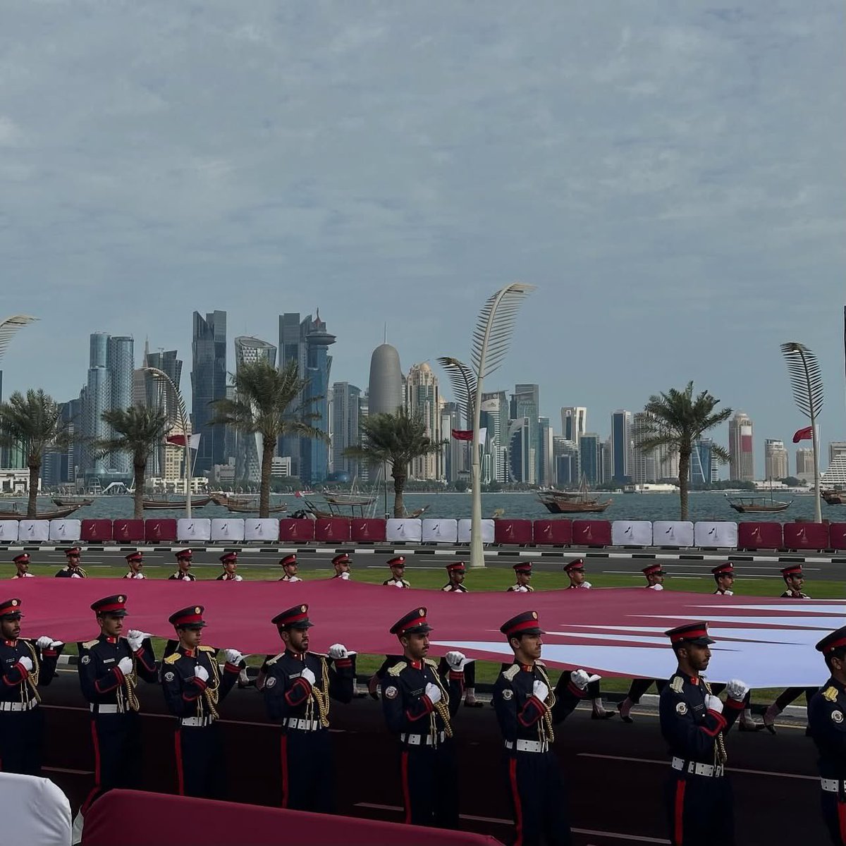 _i974Q_'s tweet image. 𝟣𝟪.𝗗𝗲𝗰𝗲𝗺𝗯𝗲𝗿 🇶🇦
"رَبِّ اجْعَلْ هَذَا الْبَلَدَ آمِنًا"

 #اليوم_الوطني_القطري