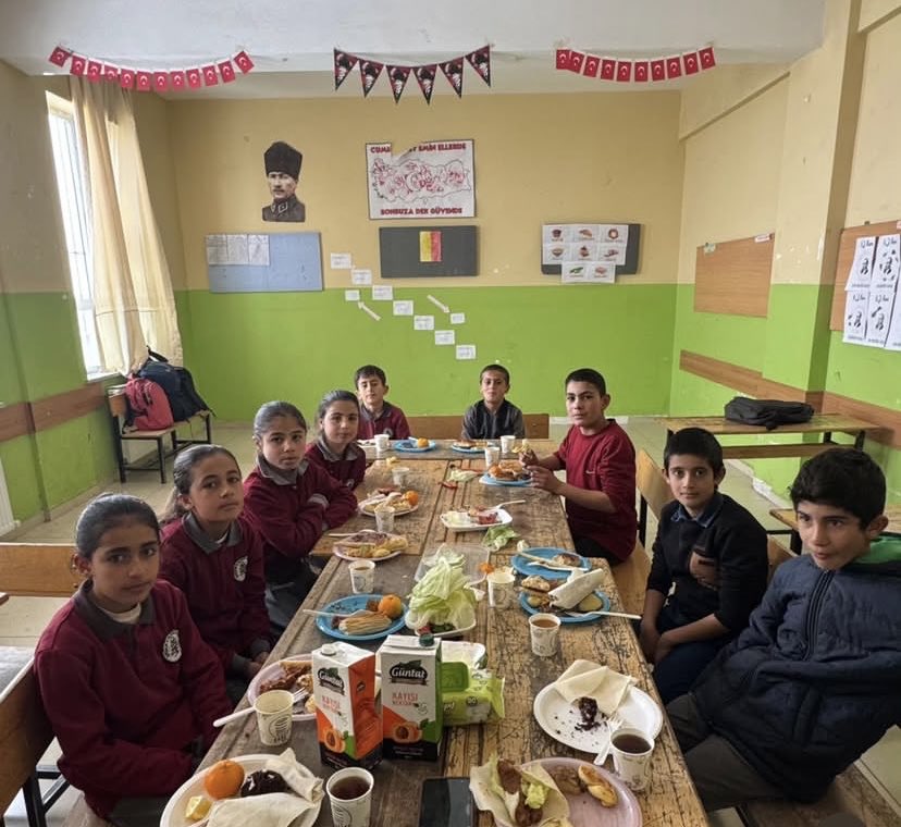 Akcam25's tweet photo. Okulumuzda yerli malı haftasını kutladık.😊
@Erzurum_Mem @KoprukoyMeb https://t.co/JY6chjgFtg
