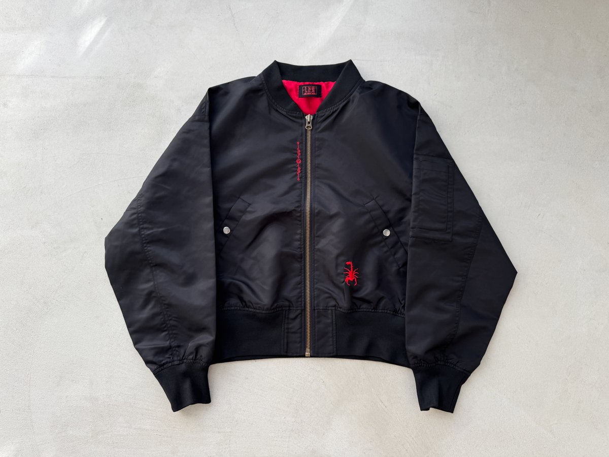 ○Sα-1ジャケット シックなブラックのボディにシンプルな蠍と