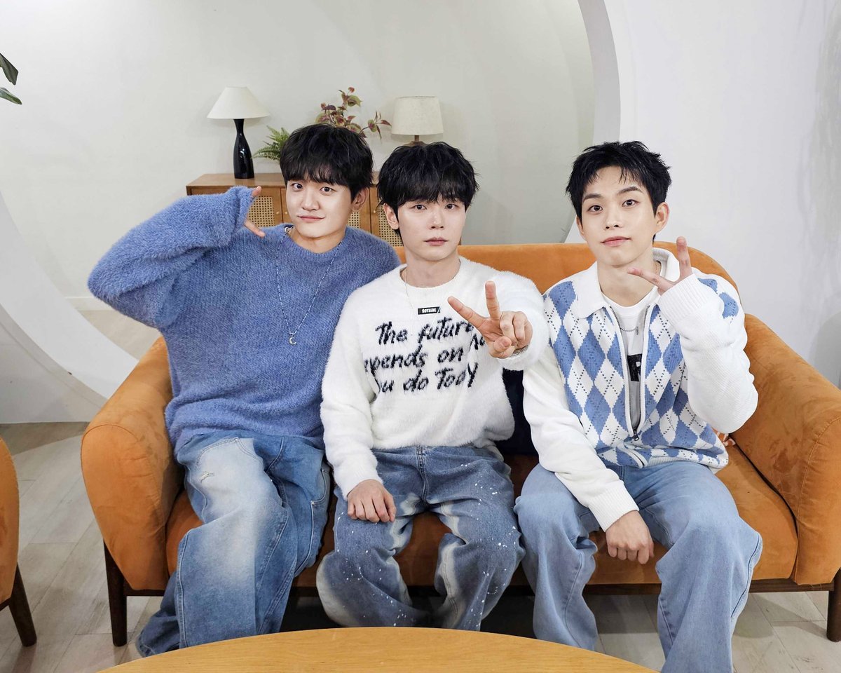 [#LUCY] '재친구(Jaefriends) | ST7' 완료✔

갈비 뿌러진 헬스 보이, 한남동 순두부, 너구리 대장과 
오랜만에 보는 잘생긴 형의 케미는 어떠셨나요!?
재친구 올 때마다 너무너무 즐거워요! 

왈왈이도 영상 재밌게 보고, 목요일 저녁도 행복하게 보내요💙

#루시 #신예찬 #최상엽 #조원상 #재친구