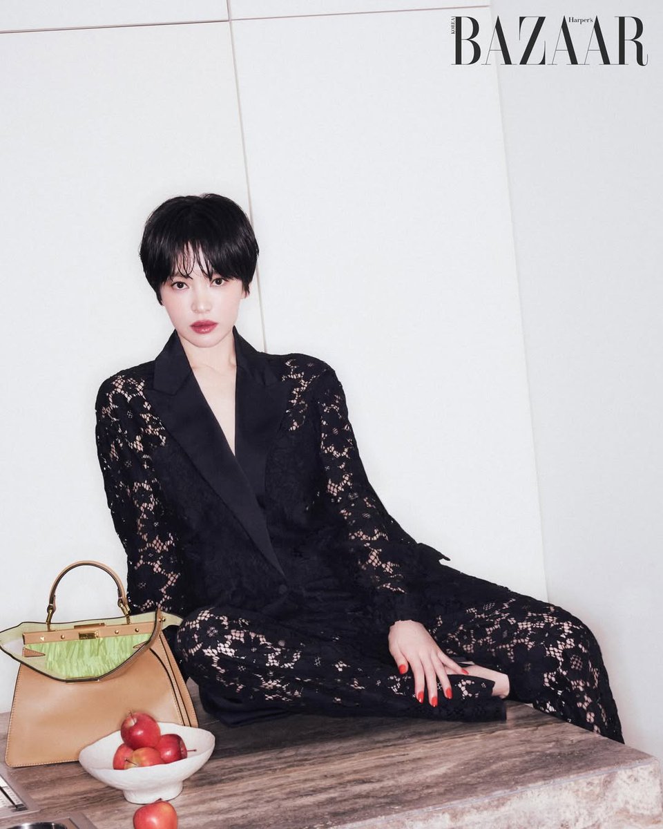 _farah87's tweet image. #MovingCover
The face of the January 2026 issue, on Song Hye Kyo’s steadfast beauty. We're also unveiling a selection of cuts from her 20-page pictorial.🌷
#SongHyeKyo #FENDI #2026SS

© Bazaar Kr