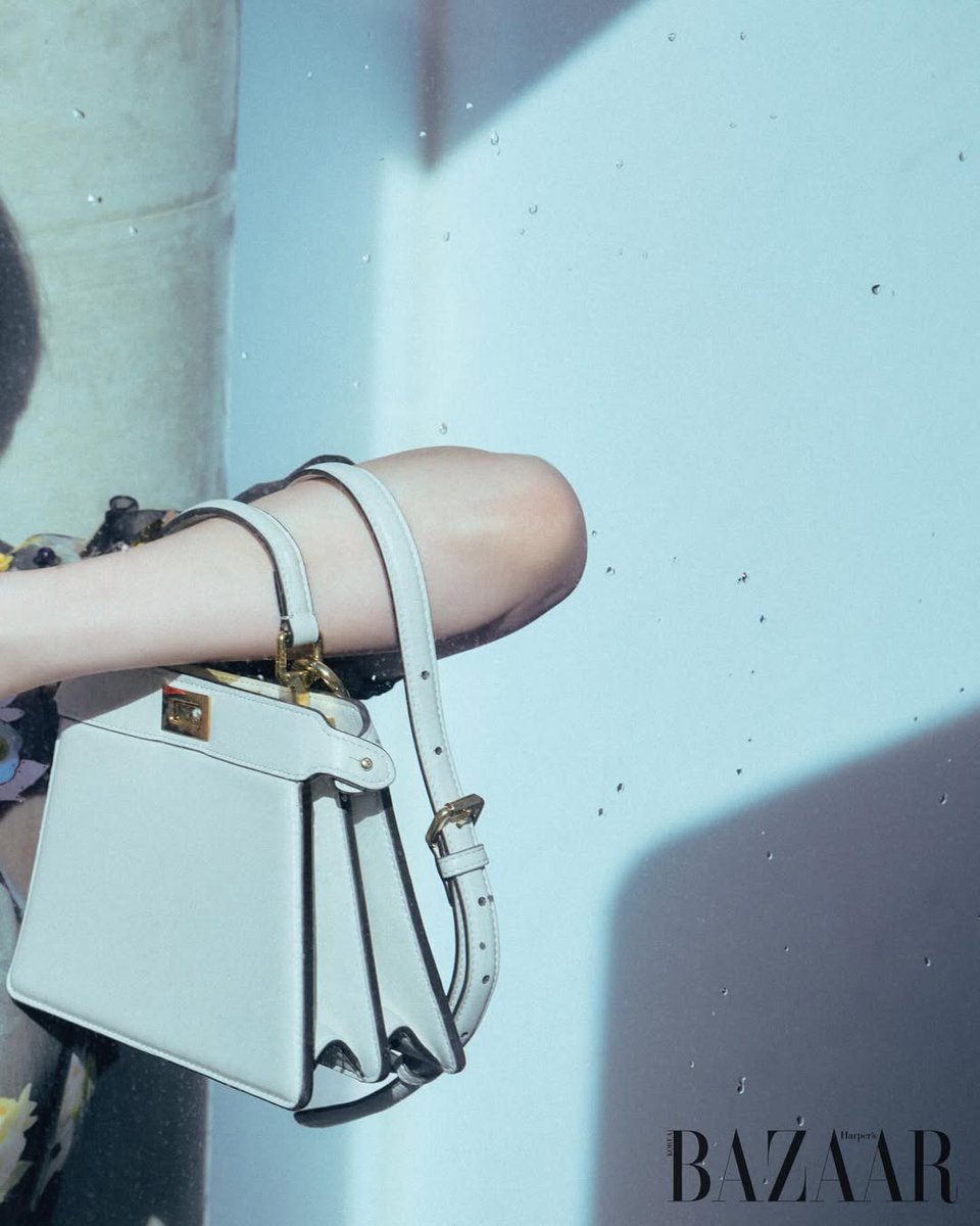 _farah87's tweet image. #MovingCover
The face of the January 2026 issue, on Song Hye Kyo’s steadfast beauty. We're also unveiling a selection of cuts from her 20-page pictorial.🌷
#SongHyeKyo #FENDI #2026SS

© Bazaar Kr